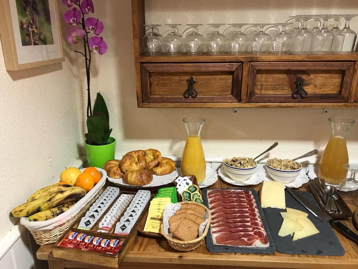 Hostal Ezkaurre Isaba Bagian luar foto