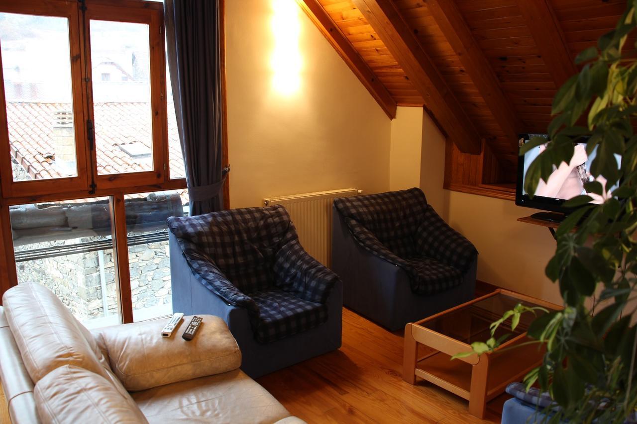 Hostal Ezkaurre Isaba Bagian luar foto