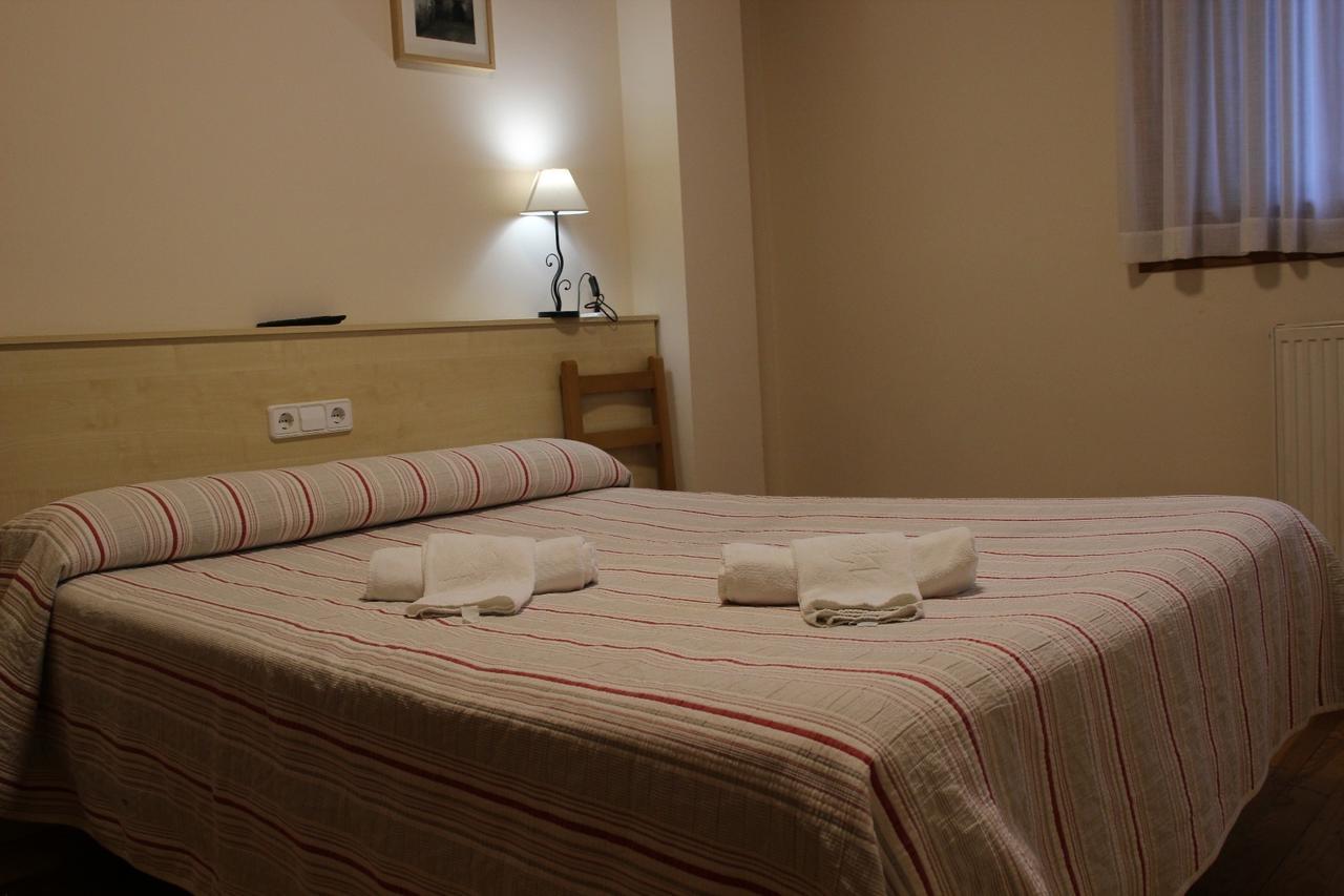 Hostal Ezkaurre Isaba Bagian luar foto
