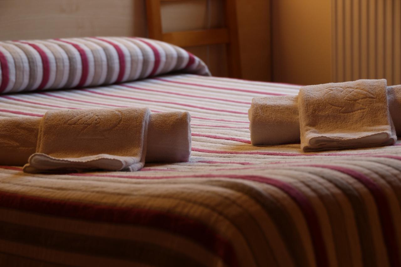 Hostal Ezkaurre Isaba Bagian luar foto